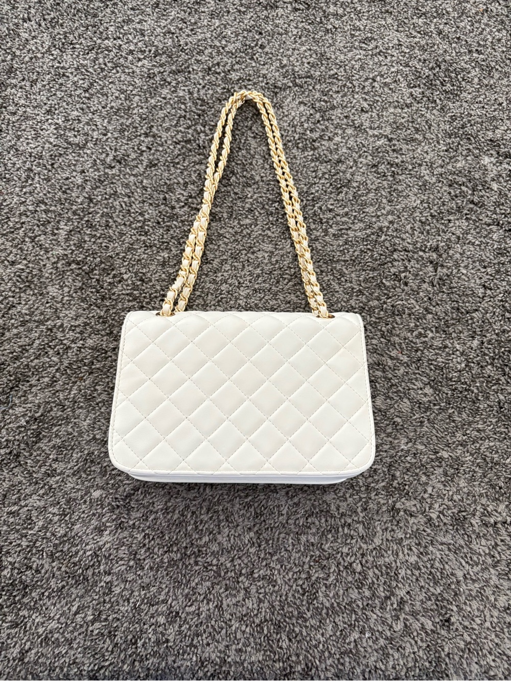 Quilted Chain-Handle Shoulder Bag in Cream - Picture 3 of 5
